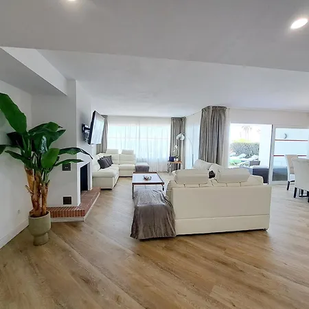 Playa Miraflores 1 Apartment